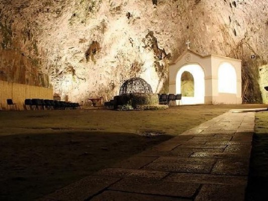 large_Santuario_Madonna_della_Grotta_Praia_a_Marejpg1435348149.jpeg