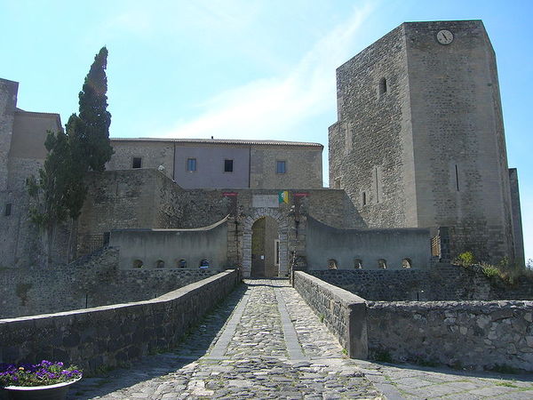 large_foto_castello_di_Melfijpg1441405280.jpeg